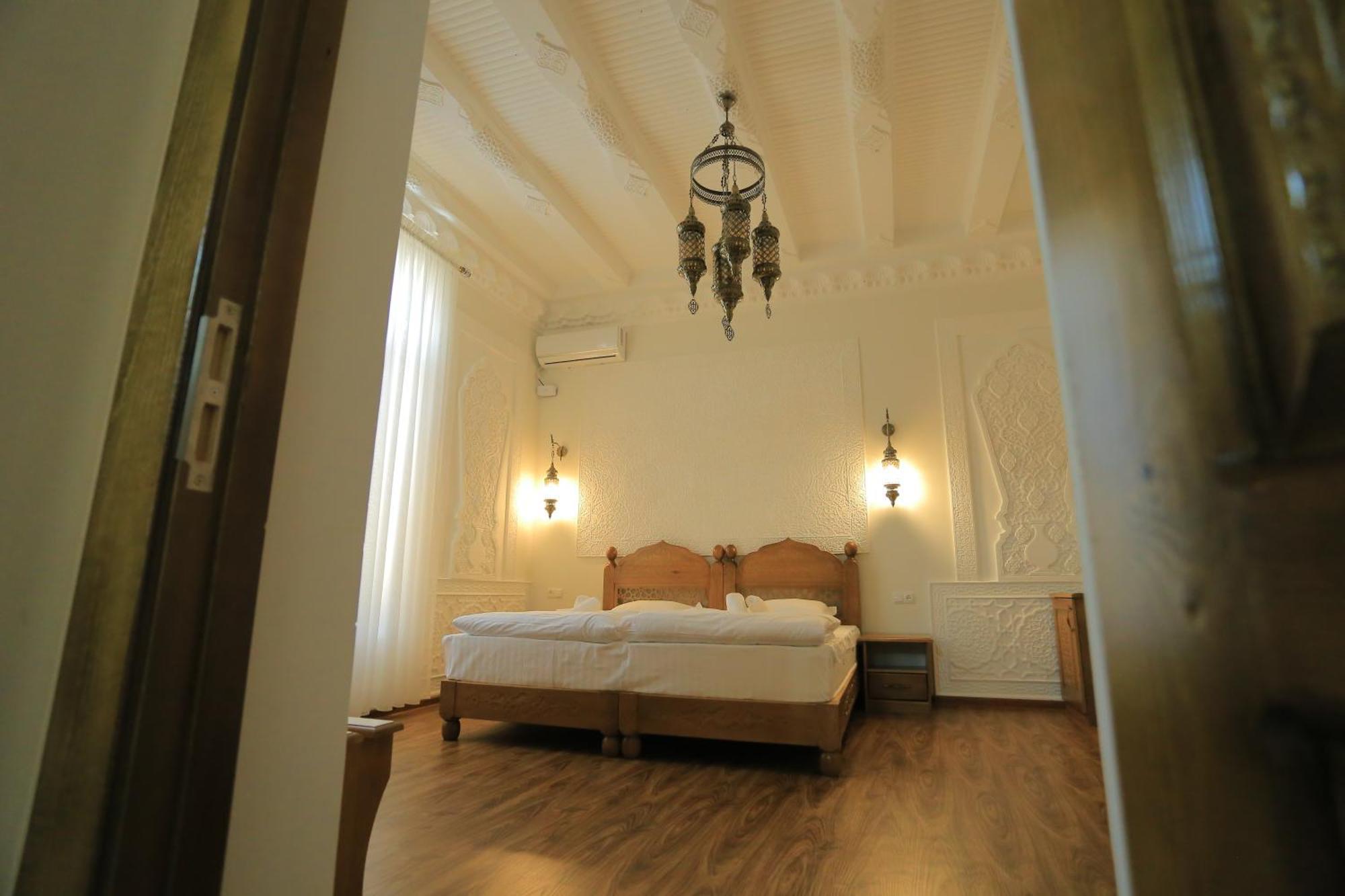 Guesthouse Muqaddam บูคารา ภายนอก รูปภาพ
